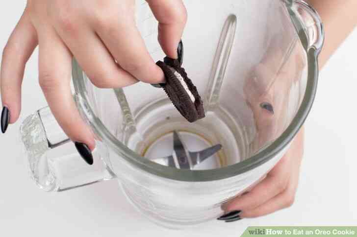 Image intitulée Manger un Biscuit Oreo Étape 10